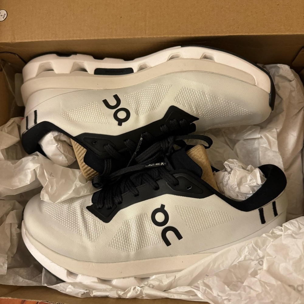 ON Cloudtec Sneakers